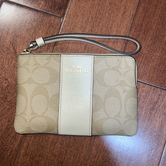 Women’s Coach Wallet - Picture 2 of 4